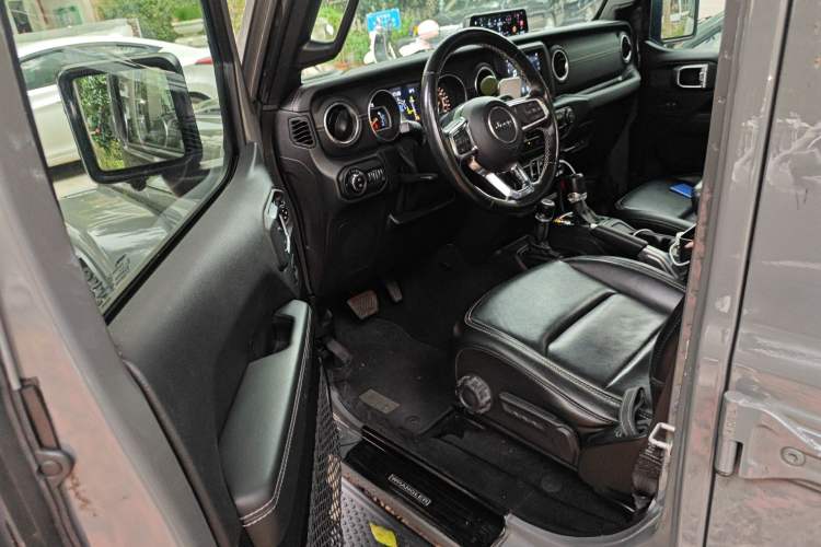 Used Jeep Wrangler 2019 2.0T Sahara Four-Door Version China VI Emission Standard Interior 3