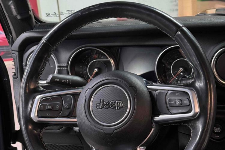 Used Jeep Wrangler 2019 2.0T Sahara Four-Door Version China VI Emission Standard Interior 3