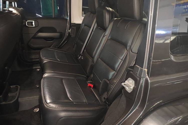 Used Jeep Wrangler 2019 2.0T Sahara Four-Door Brilliant Top Version China VI Emission Standard Interior 4