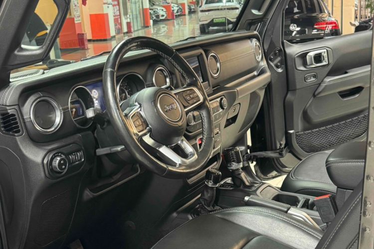 Used Jeep Wrangler 2019 2.0T Sahara Four-Door Version China VI Emission Standard Interior 6