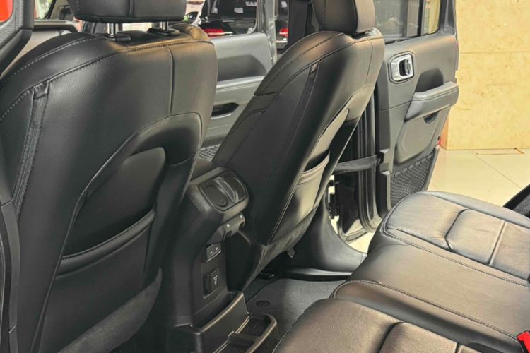 Used Jeep Wrangler 2019 2.0T Sahara Four-Door Version China VI Emission Standard Interior 7