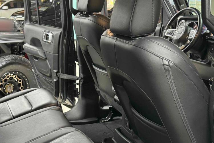 Used Jeep Wrangler 2019 2.0T Sahara Four-Door Version China VI Emission Standard Interior 8