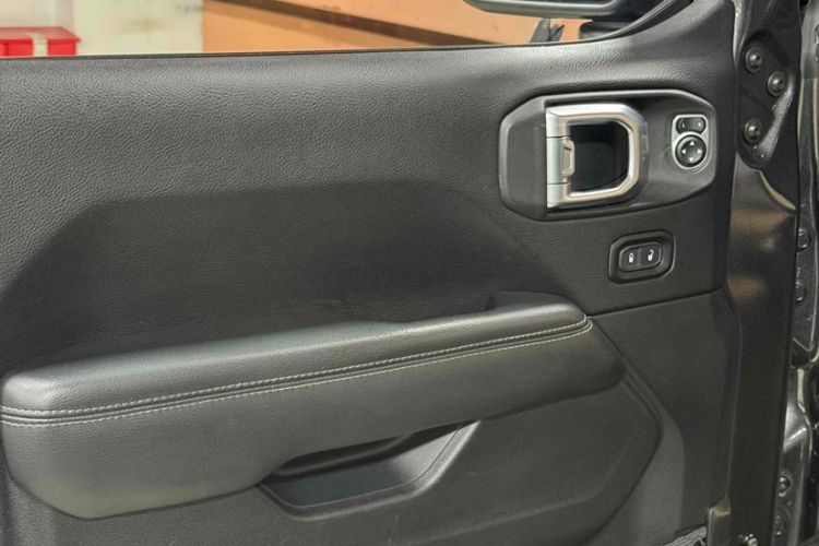 Used Jeep Wrangler 2019 2.0T Sahara Four-Door Version China VI Emission Standard Interior 9
