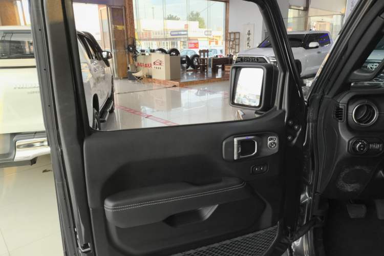 Used Jeep Wrangler 2019 2.0T Sahara Four-Door Version China VI Emission Standard Left Front Door Interior