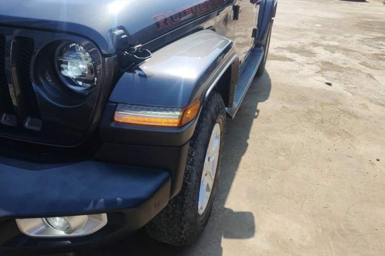 Used Jeep Wrangler 2019 2.0T Sahara Four-Door Version China VI Emission Standard Left Front Headlight
