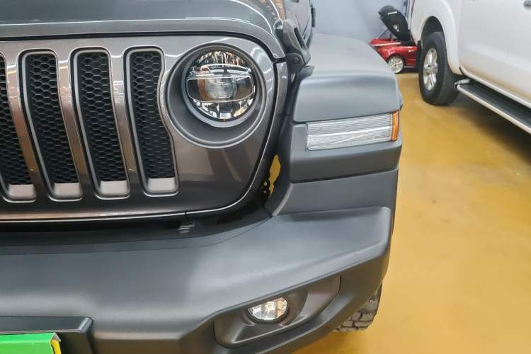 Used Jeep Wrangler 2019 2.0T Rubicon Four-Door Version China VI Emission Standard Left Front Headlight