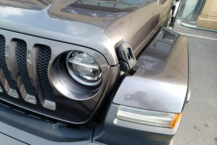 Used Jeep Wrangler 2019 2.0T Sahara Four-Door Version China VI Emission Standard Left Front Headlight