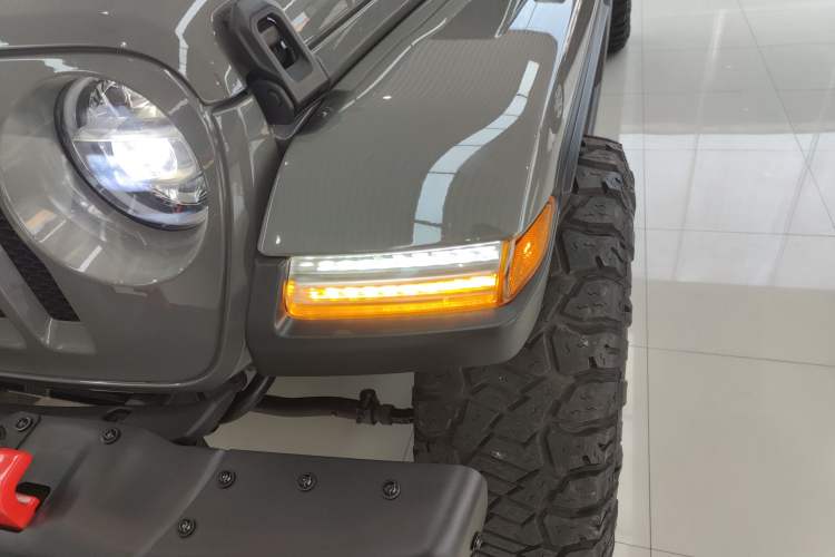 Used Jeep Wrangler 2019 2.0T Sahara Four-Door Version China VI Emission Standard Left Front Headlight