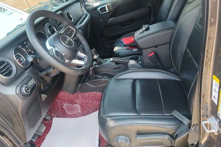 Used Jeep Wrangler 2019 2.0T Sahara Four-Door Version China VI Emission Standard Left Front Seat
