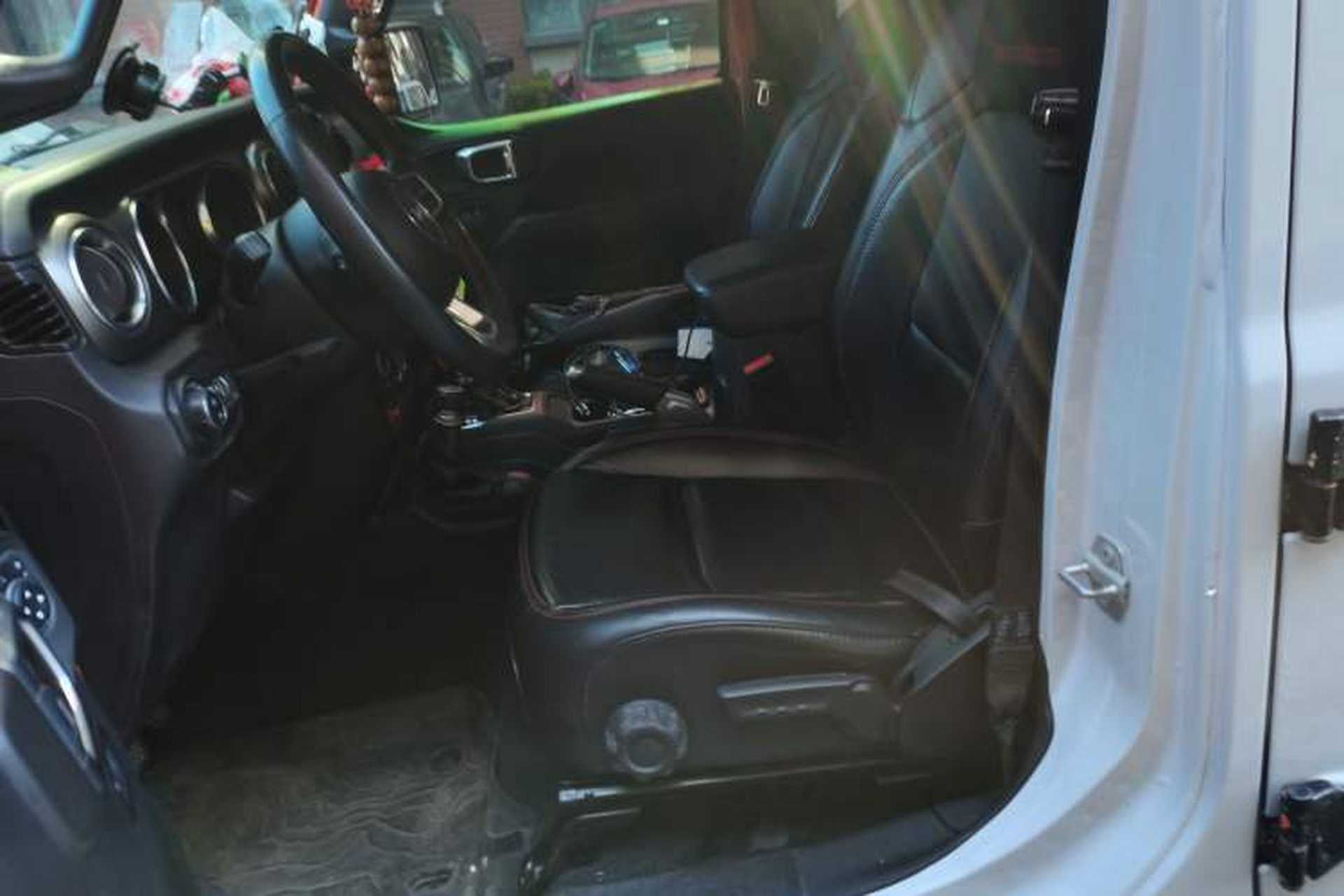 Used Jeep Wrangler 2019 2.0T Rubicon Four-Door Version China VI Emission Standard Left Front Seat