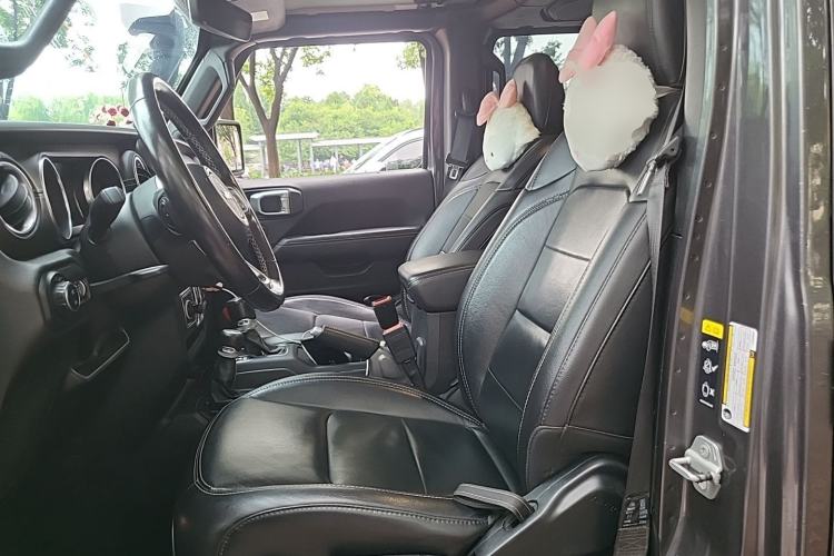 Used Jeep Wrangler 2019 2.0T Sahara Four-Door Version China VI Emission Standard Left Front Seat