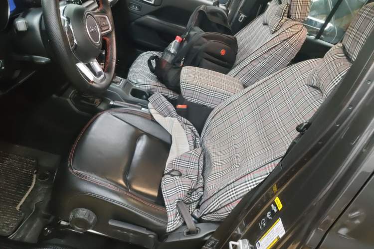 Used Jeep Wrangler 2019 2.0T Rubicon Four-Door Version China VI Emission Standard Left Front Seat
