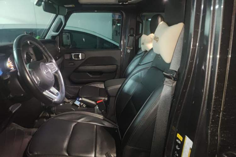 Used Jeep Wrangler 2019 2.0T Sahara Four-Door Version China VI Emission Standard Left Front Seat