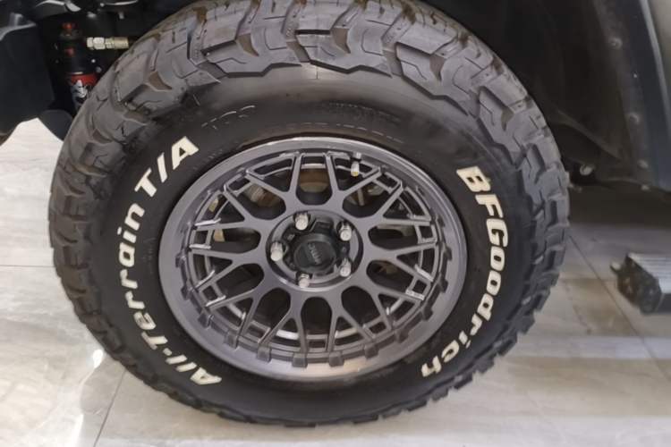 Used Jeep Wrangler 2019 2.0T automatic four-door hardtop parallel imported vehicle Left Front Wheel Hub