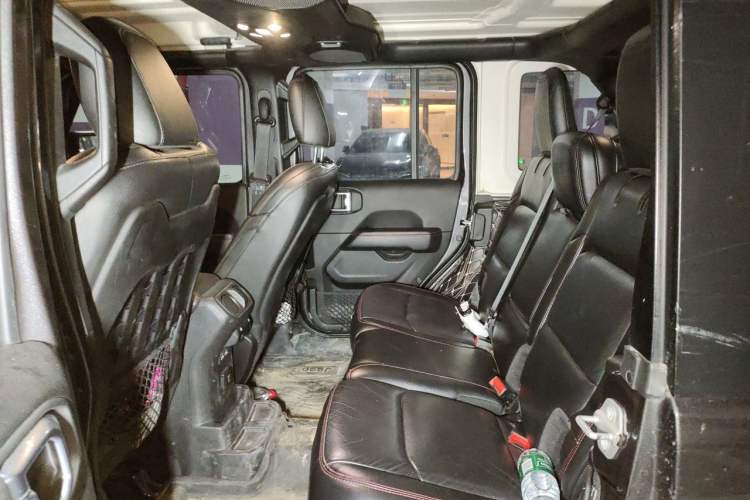 Used Jeep Wrangler 2019 2.0T Rubicon Four-Door Version China VI Emission Standard Left Rear Seat