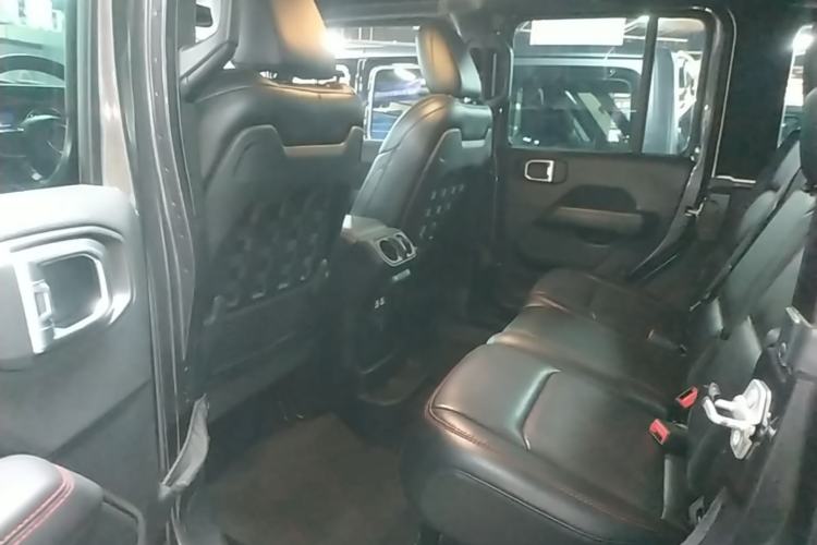 Used Jeep Wrangler 2019 2.0T Rubicon Four-Door Version China VI Emission Standard Left Rear Seat