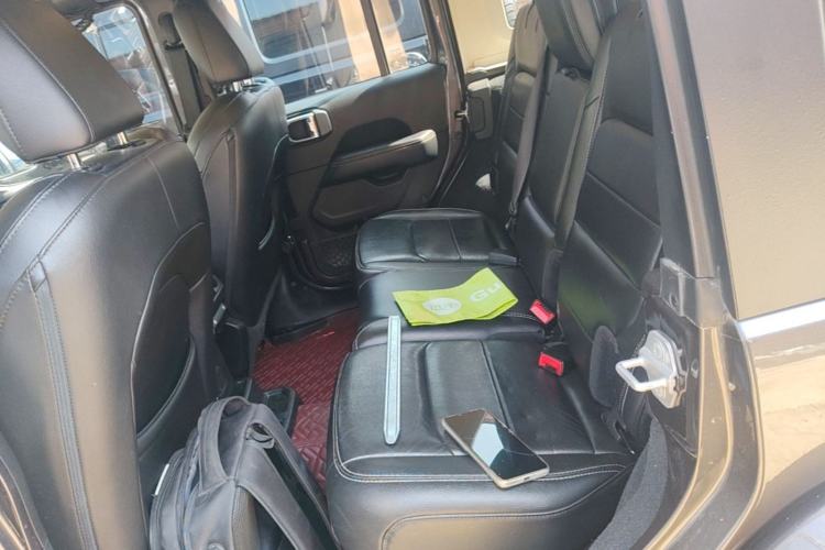 Used Jeep Wrangler 2019 2.0T Sahara Four-Door Version China VI Emission Standard Left Rear Seat