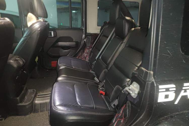 Used Jeep Wrangler 2019 2.0T Sahara Four-Door Version China VI Emission Standard Left Rear Seat