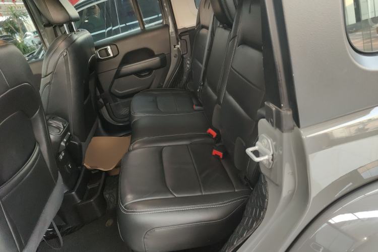 Used Jeep Wrangler 2019 2.0T Sahara Four-Door Version China VI Emission Standard Left Rear Seat