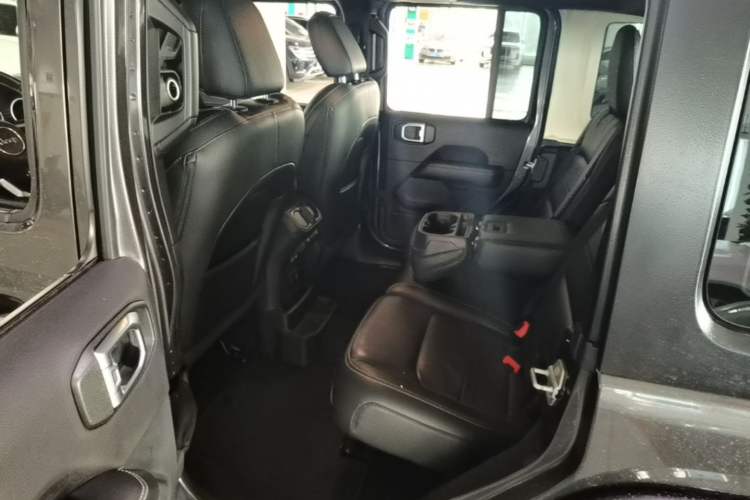Used Jeep Wrangler 2019 2.0T Sahara 4-Door Version China V Standard Left Rear Seat