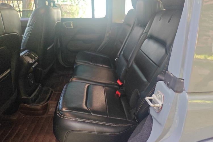 Used Jeep Wrangler 2019 2.0T Sahara 4-Door Version China V Standard Left Rear Seat