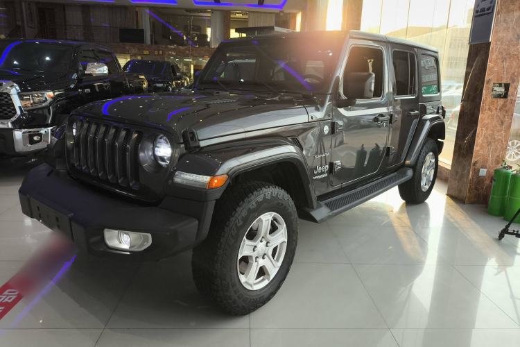 Used Jeep Wrangler 2019 2.0T Sahara Four-Door Version China VI Emission Standard Left Side