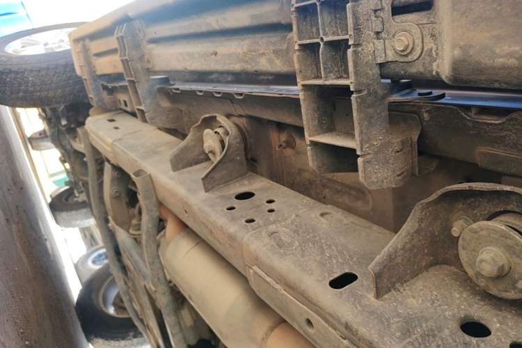 Used Jeep Wrangler 2019 2.0T Sahara Four-Door Version China VI Emission Standard Left Side Sill