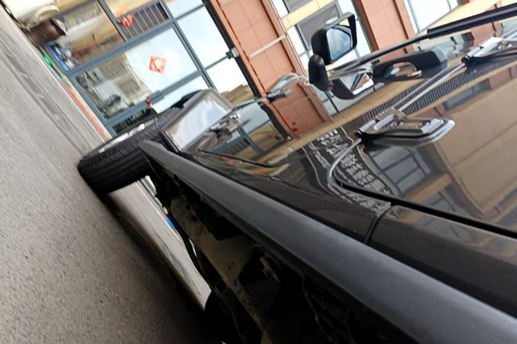 Used Jeep Wrangler 2019 2.0T Sahara Four-Door Version China VI Emission Standard Left Side Sill