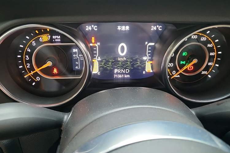 Used Jeep Wrangler 2019 2.0T Sahara Four-Door Version China VI Emission Standard Odometer Close Up