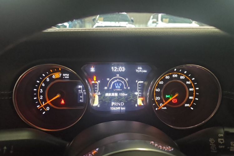 Used Jeep Wrangler 2019 2.0T Sahara Four-Door Brilliant Top Version China VI Emission Standard Odometer Close Up