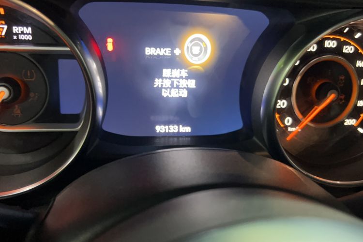 Used Jeep Wrangler 2019 2.0T Sahara Four-Door Version China VI Emission Standard Odometer Close Up