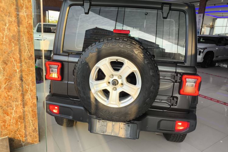 Used Jeep Wrangler 2019 2.0T Sahara Four-Door Version China VI Emission Standard Rear