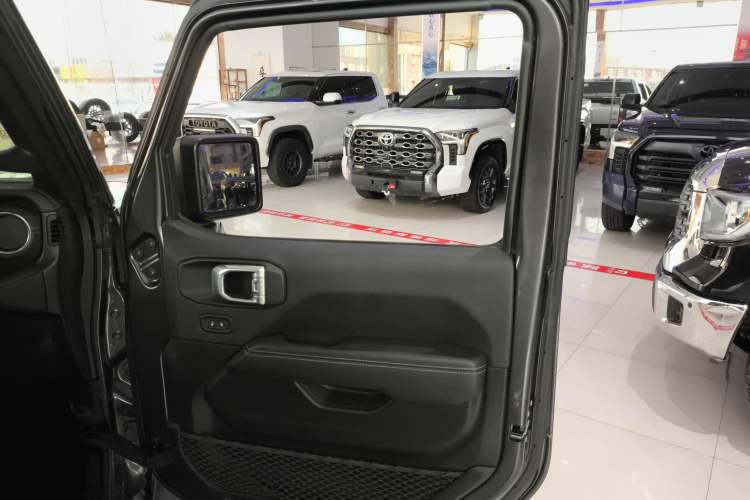 Used Jeep Wrangler 2019 2.0T Sahara Four-Door Version China VI Emission Standard Right Front Door Interior