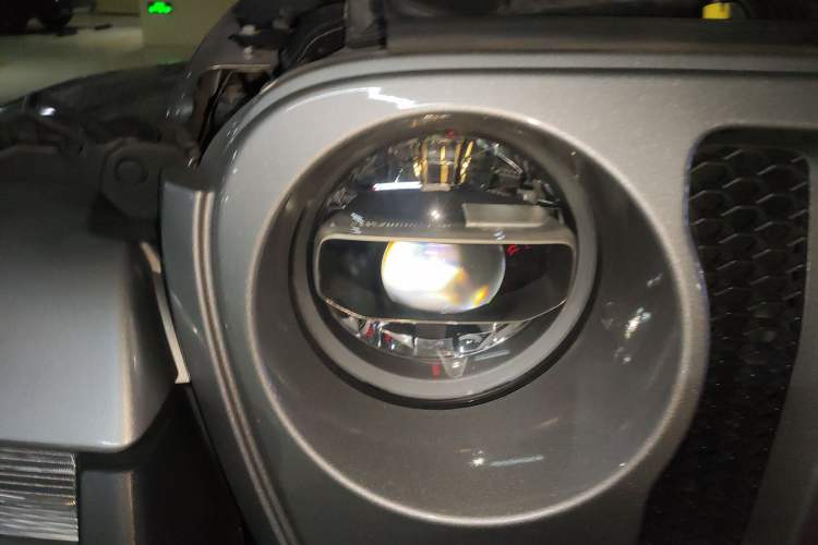 Used Jeep Wrangler 2019 2.0T Sahara 4-Door Version China V Standard Right Front Headlight