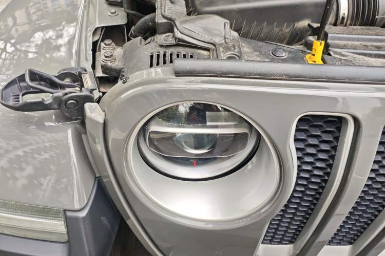Used Jeep Wrangler  Right Front Headlight