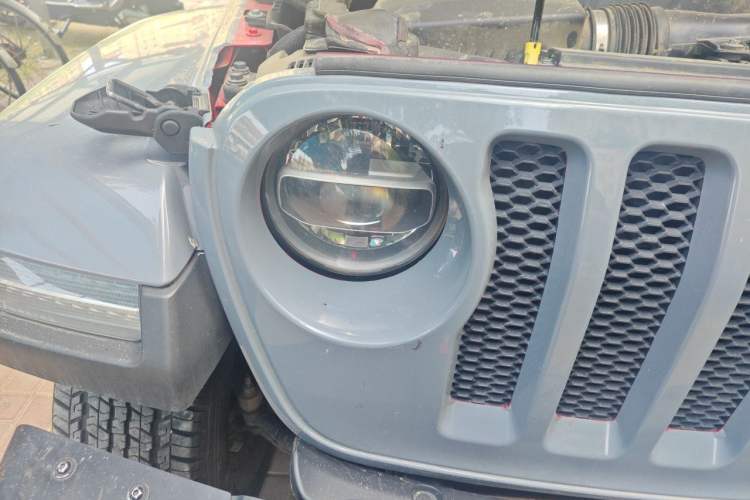 Used Jeep Wrangler 2019 2.0T Sahara 4-Door Version China V Standard Right Front Headlight