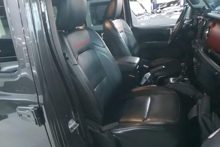 Used Jeep Wrangler 2019 2.0T Rubicon Four-Door Version China VI Emission Standard Right Front Seat