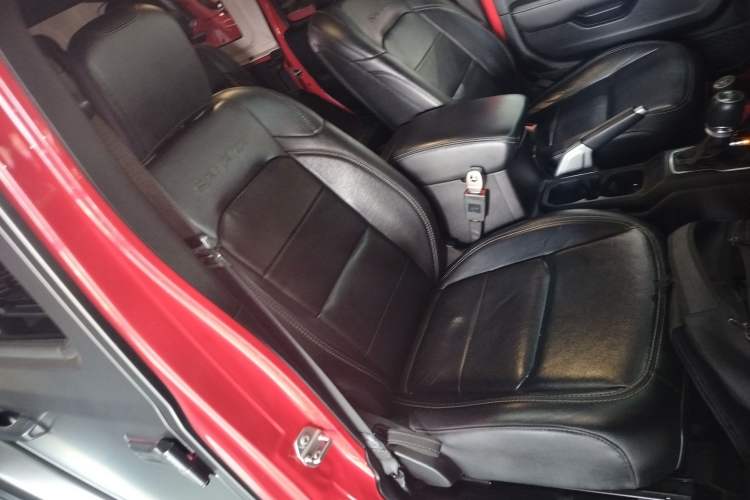 Used Jeep Wrangler 2019 2.0T Sahara Four-Door Version China VI Emission Standard Right Front Seat