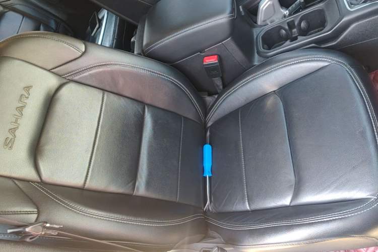 Used Jeep Wrangler 2019 2.0T Sahara Four-Door Version China VI Emission Standard Right Front Seat