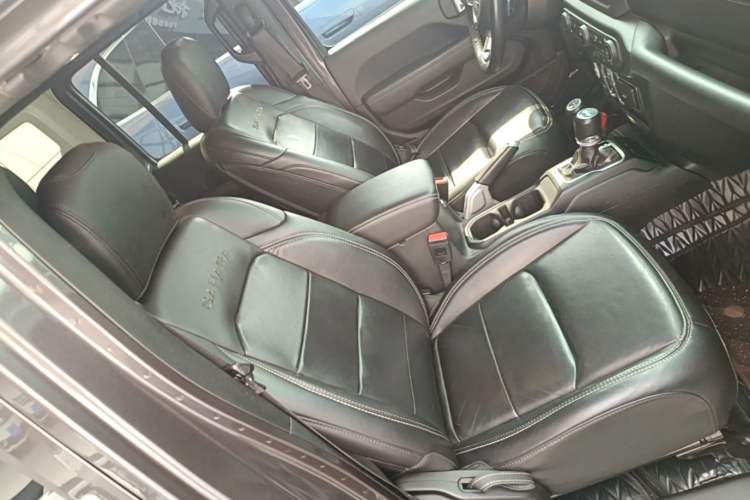 Used Jeep Wrangler 2019 2.0T Sahara Four-Door Version China VI Emission Standard Right Front Seat