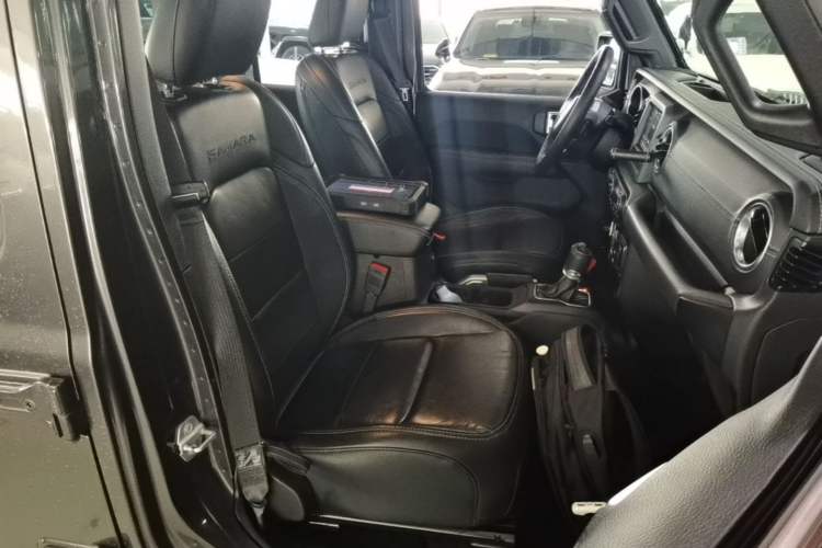 Used Jeep Wrangler 2019 2.0T Sahara 4-Door Version China V Standard Right Front Seat