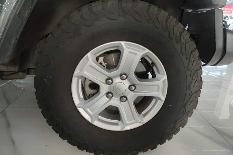 Used Jeep Wrangler  Right Front Wheel Hub