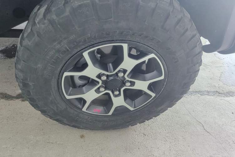 Used Jeep Wrangler 2019 2.0T Rubicon Four-Door Version China V Emission Standard Right Front Wheel Hub