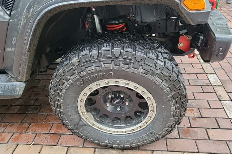 Used Jeep Wrangler 2019 2.0T Sahara Four-Door Version China VI Emission Standard Right Front Wheel Hub