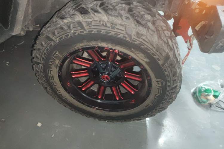 Used Jeep Wrangler 2019 2.0T Sahara Four-Door Version China VI Emission Standard Right Front Wheel Hub