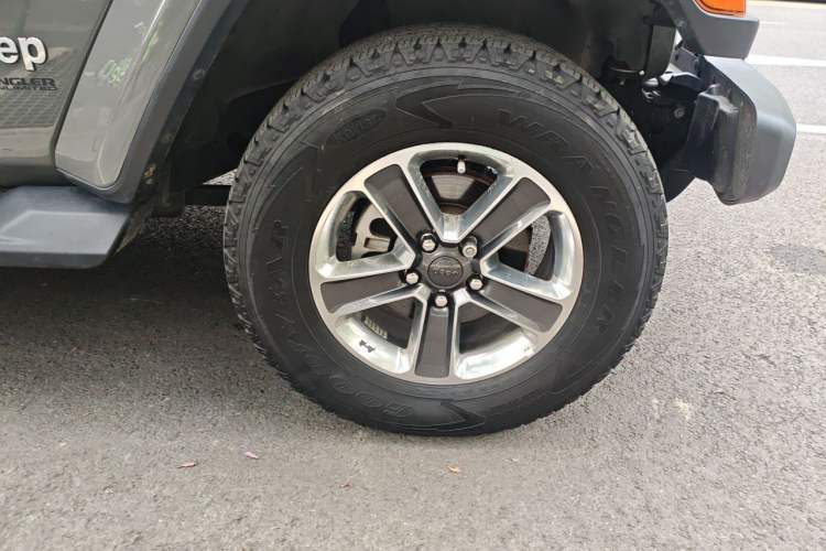 Used Jeep Wrangler  Right Front Wheel Hub