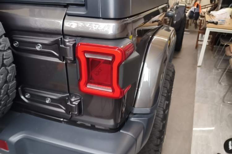 Used Jeep Wrangler 2019 2.0T automatic four-door hardtop parallel imported vehicle Right Rear Taillight