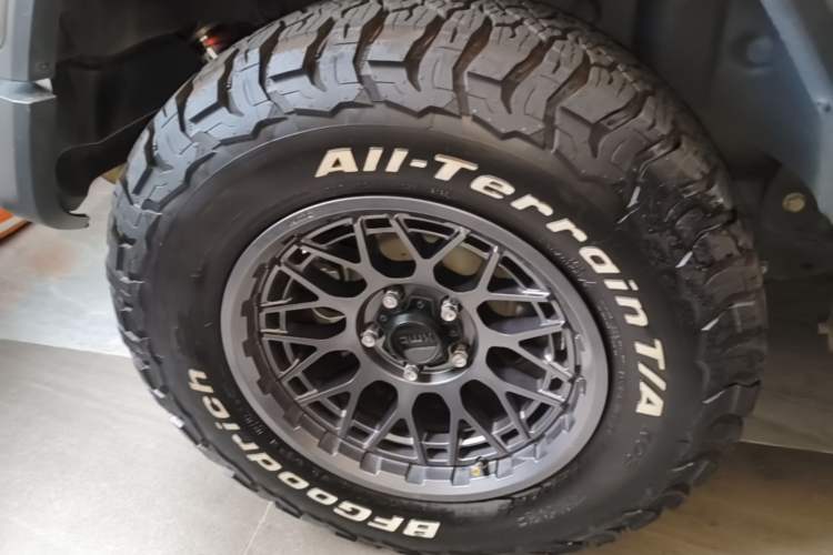 Used Jeep Wrangler 2019 2.0T automatic four-door hardtop parallel imported vehicle Right Rear Wheel Hub