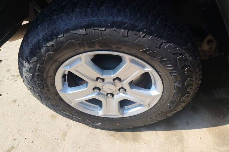 Used Jeep Wrangler 2019 2.0T Sahara Four-Door Version China VI Emission Standard Right Rear Wheel Hub