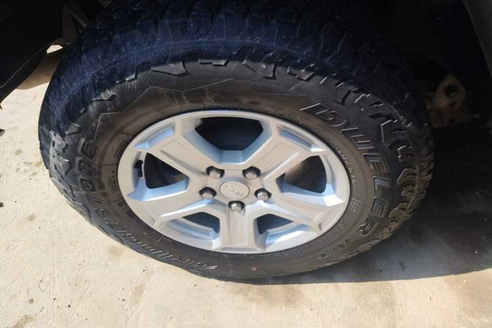 Used Jeep Wrangler 2019 2.0T Sahara Four-Door Version China VI Emission Standard Right Rear Wheel Hub